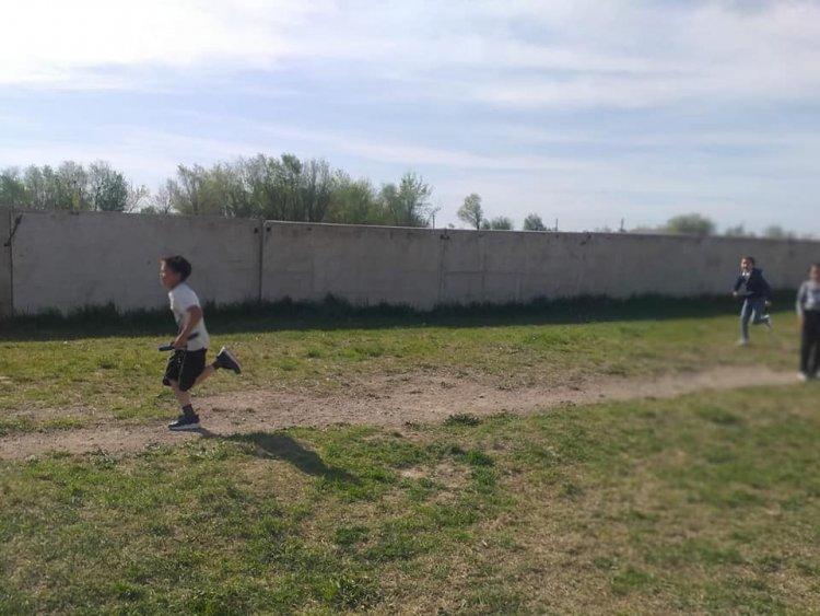 N 3 орта мектебінде 1 мамыр Қазақстан халықтарының бірлігі күніне орай дене шынықтыру пән бірлестігінің ұйымдастыруымен "Татулық - достықтың киелі бесігі" тақырыбында спорттық жарыстар ұйымдастырылды.